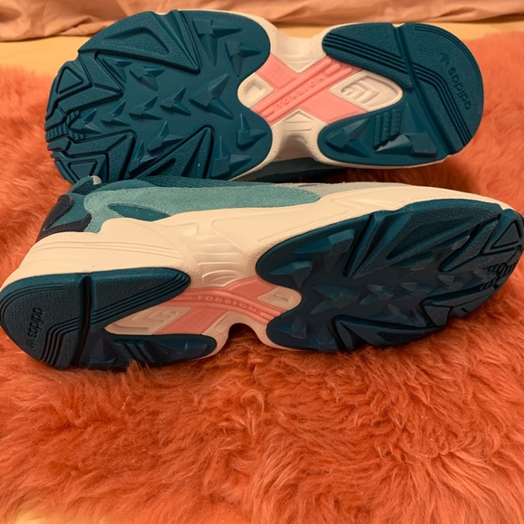 NWT Women’s Adidas Falcon Shoes SIZE 7 - Picture 10 of 15